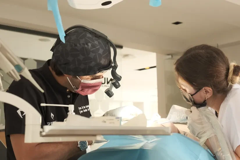 Çene Cerrahisi Hangi Hastalıklara Bakar? Dr. Onur Ademhan, Antalya’da ağız, diş ve çene cerrahisi alanında hastaların şikayetlerini detaylı muayene ve kişiye özel planlama ile değerlendirir.